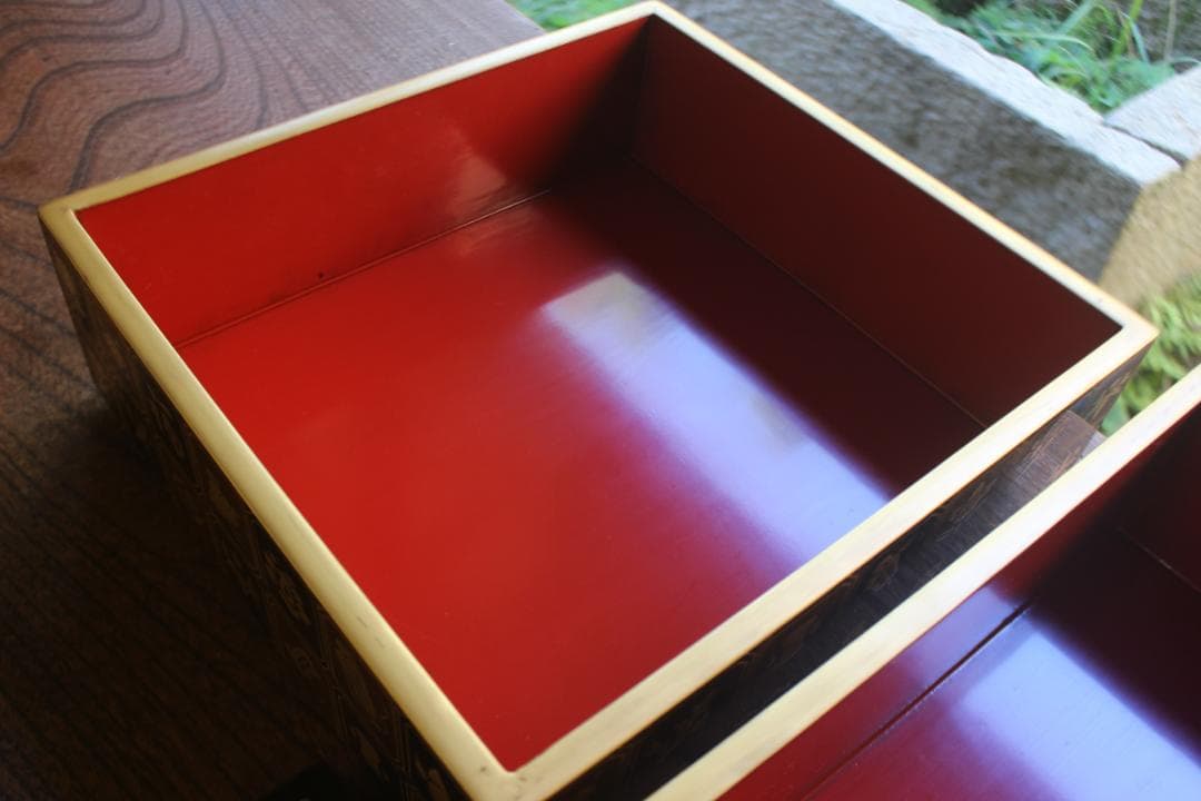 デッドストック！内朱金縁黒漆に極上宝尽蒔絵の映える二段重（検輪島塗重箱お重
