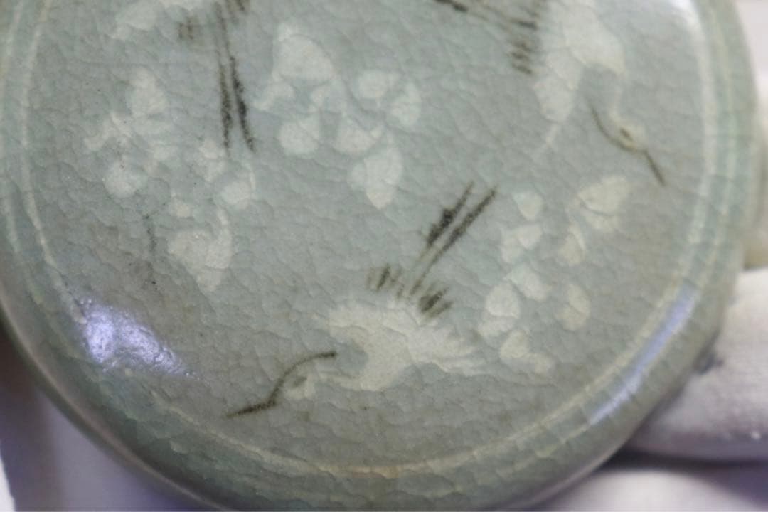 (918) 人間国宝　海剛　青磁香合　象嵌　鶴　柳根瀅作　共箱　送料込み0919