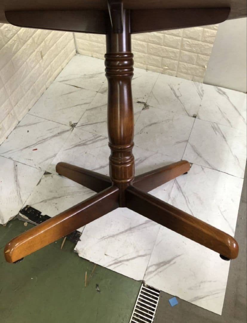 円形木製ダイニングテーブル ブラウン　キツツキ　飛騨産業