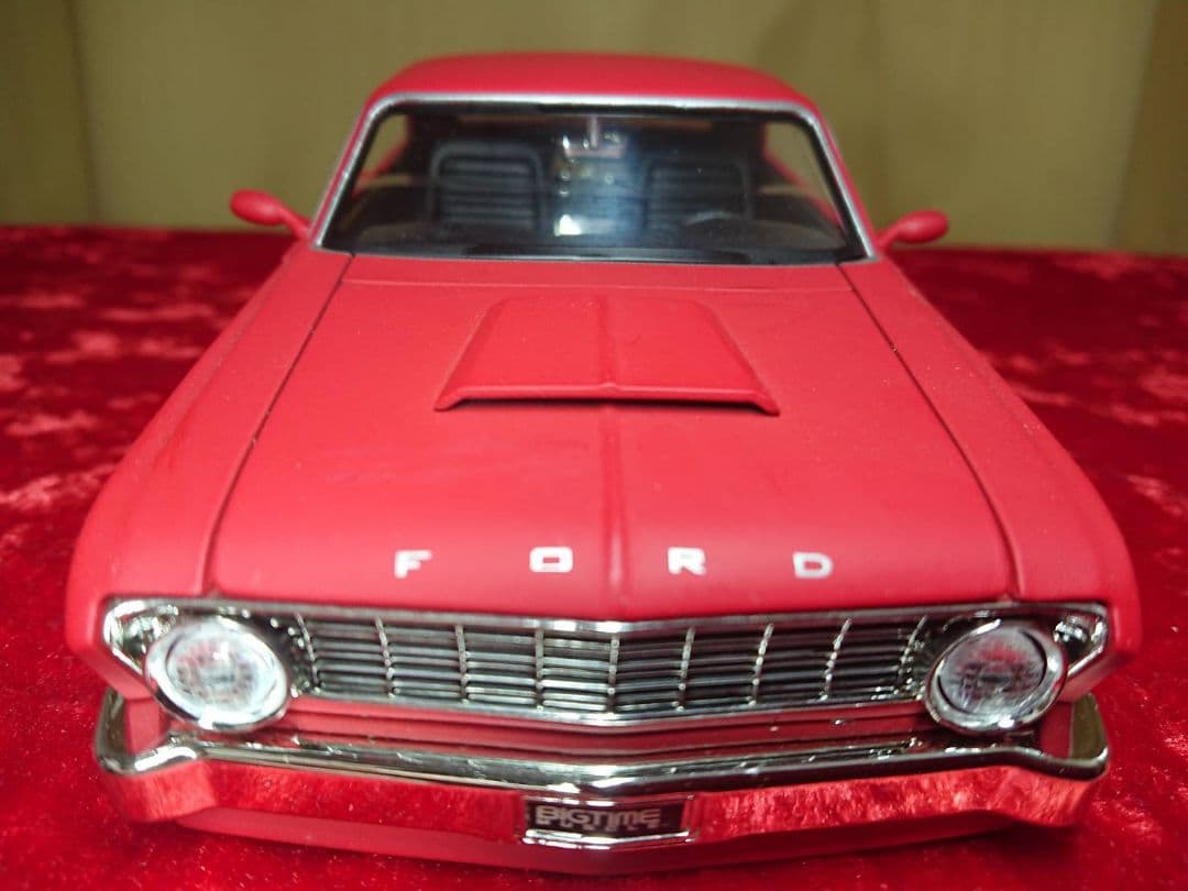 ミニカー 1964 FORD FALCON Jada toys 1/24