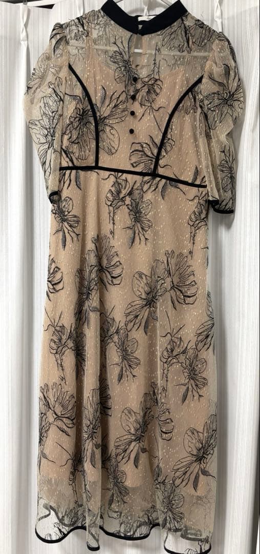 【美品】Leja 配色パイピングプチハイネック花柄刺繍ラメレースロング丈　M