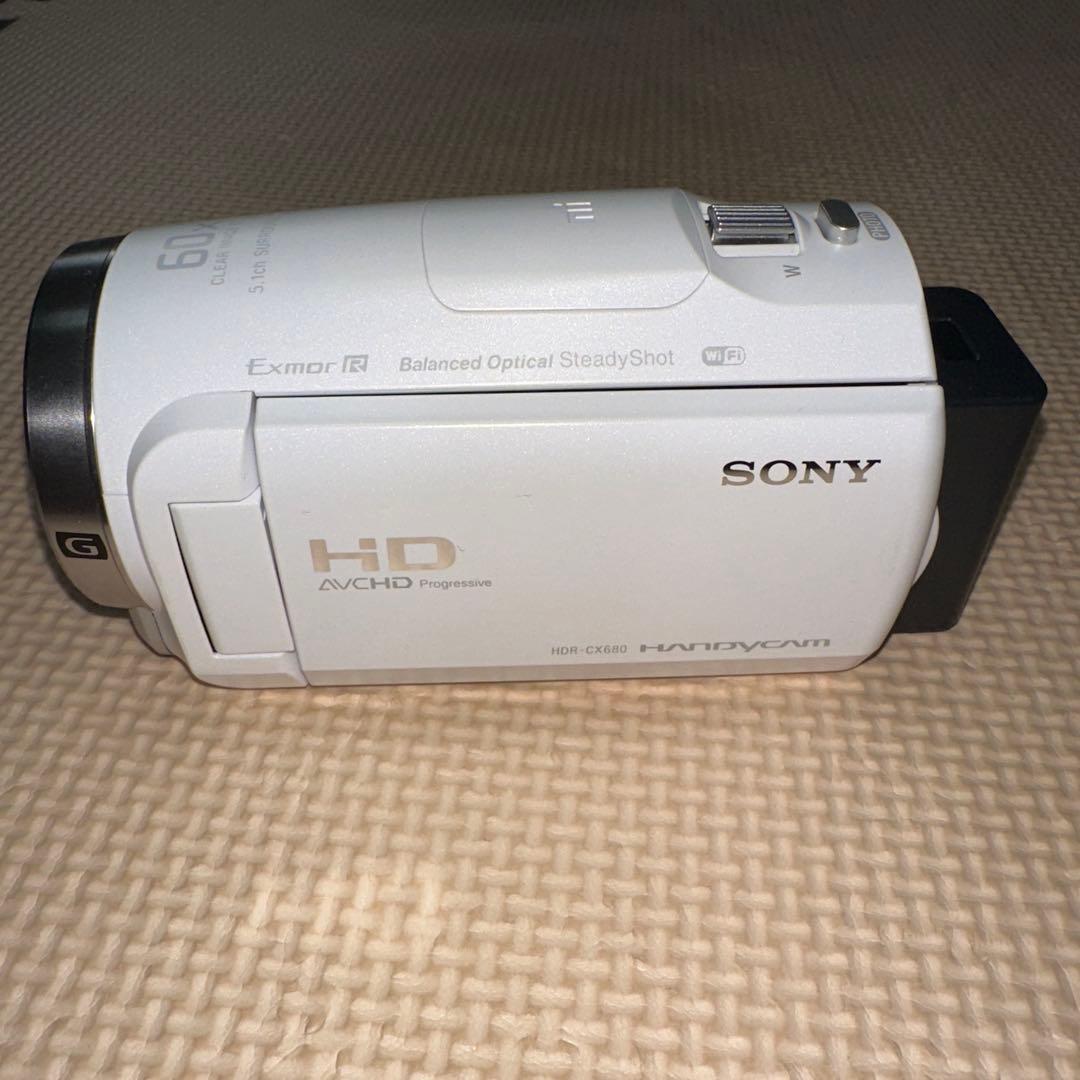 SONY HDR-CX680 ホワイト　美品　これからのシーズンにぴったり。