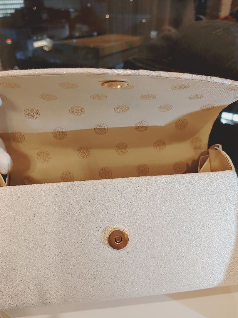 エンボス加工 花柄 和装用バッグ ホワイト　螺鈿細工