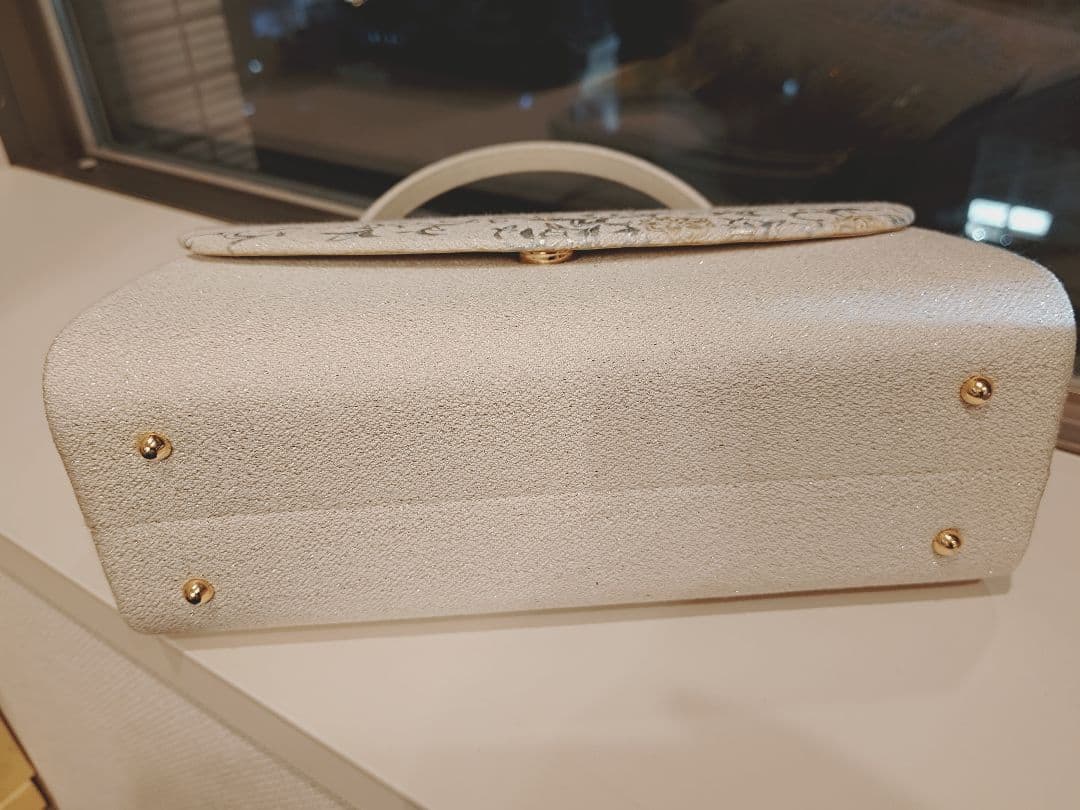 エンボス加工 花柄 和装用バッグ ホワイト　螺鈿細工