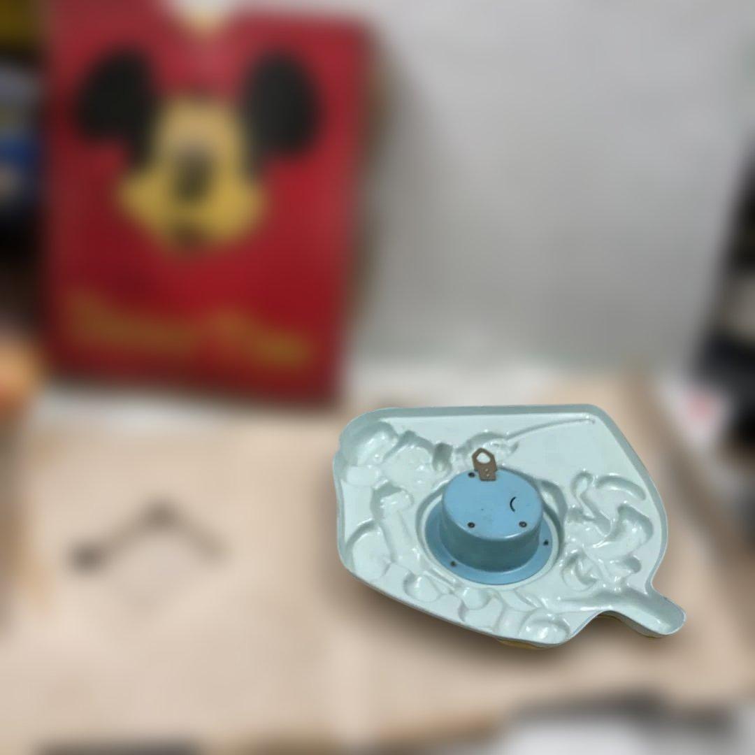 1962年に、精工舎が日本製初SEIKOディズニータイムの子供向けの時計を発売