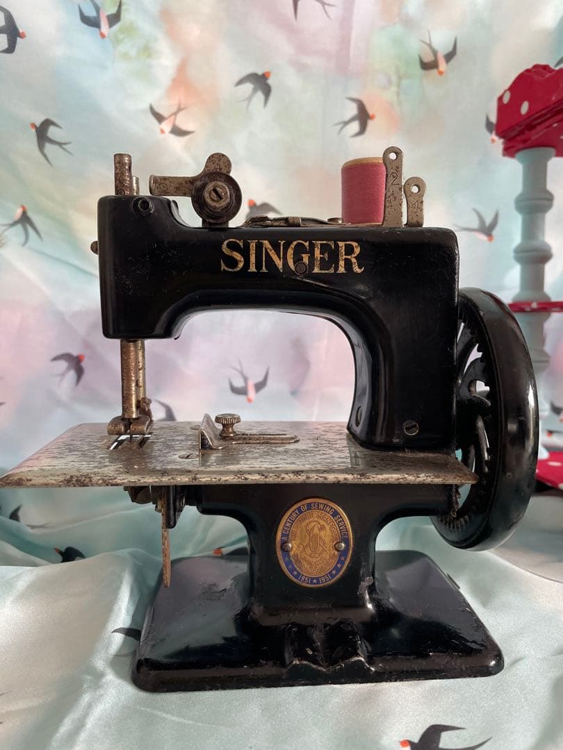 シンガーSINGER トイミシン1851-1951モデルピンクスプール付き