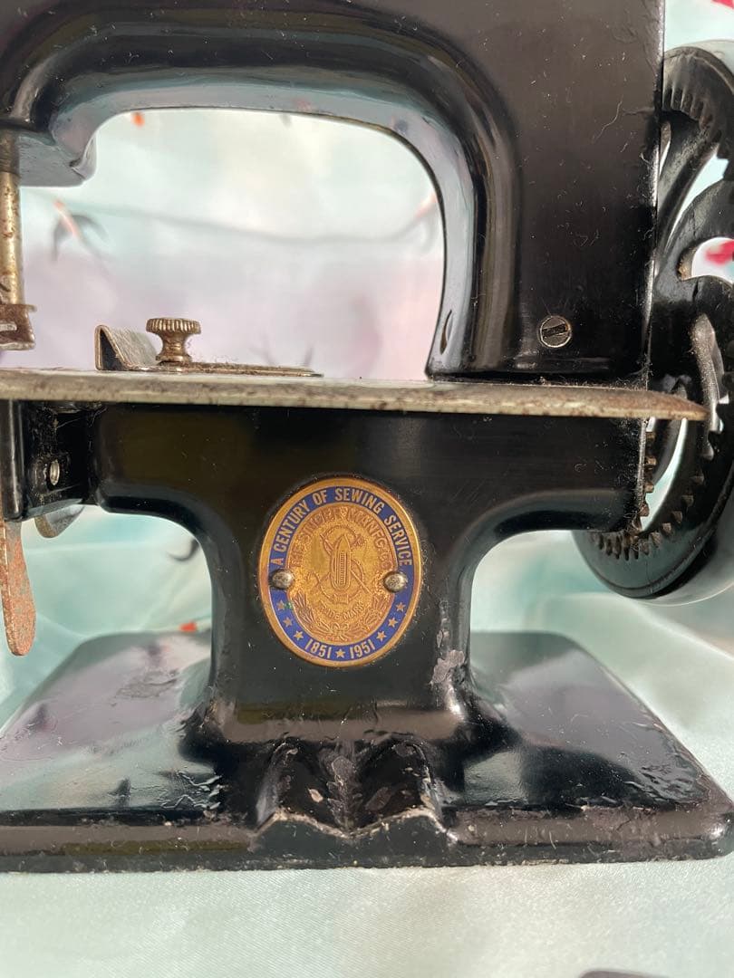 シンガーSINGER トイミシン1851-1951モデルピンクスプール付き