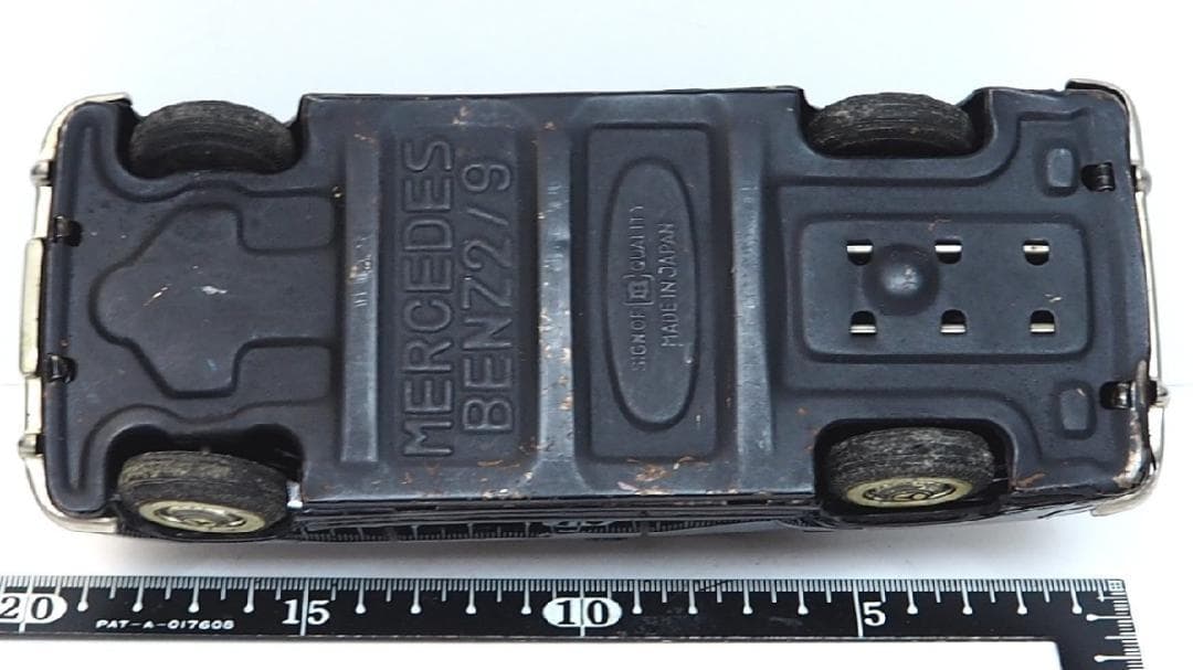 萬代屋【メルセデス ベンツ219黒】tin toy car ブリキ自動車【箱無】