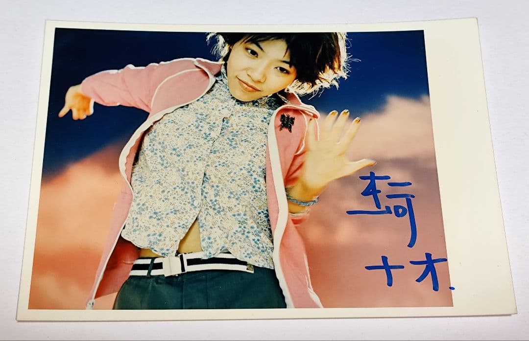 松崎ナオ 「鳥が飛ぶ意識」直筆サイン入り生写真 青インク - メルカリ