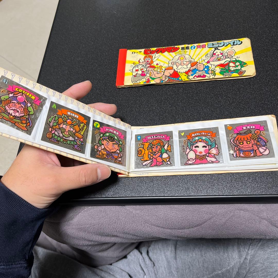 ビックリマンシールです。ケース付き（2枚）