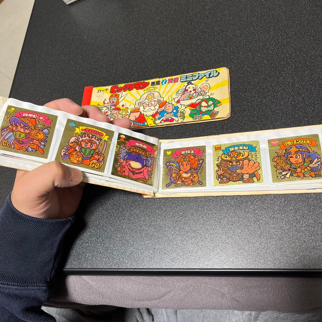 ビックリマンシールです。ケース付き（2枚）