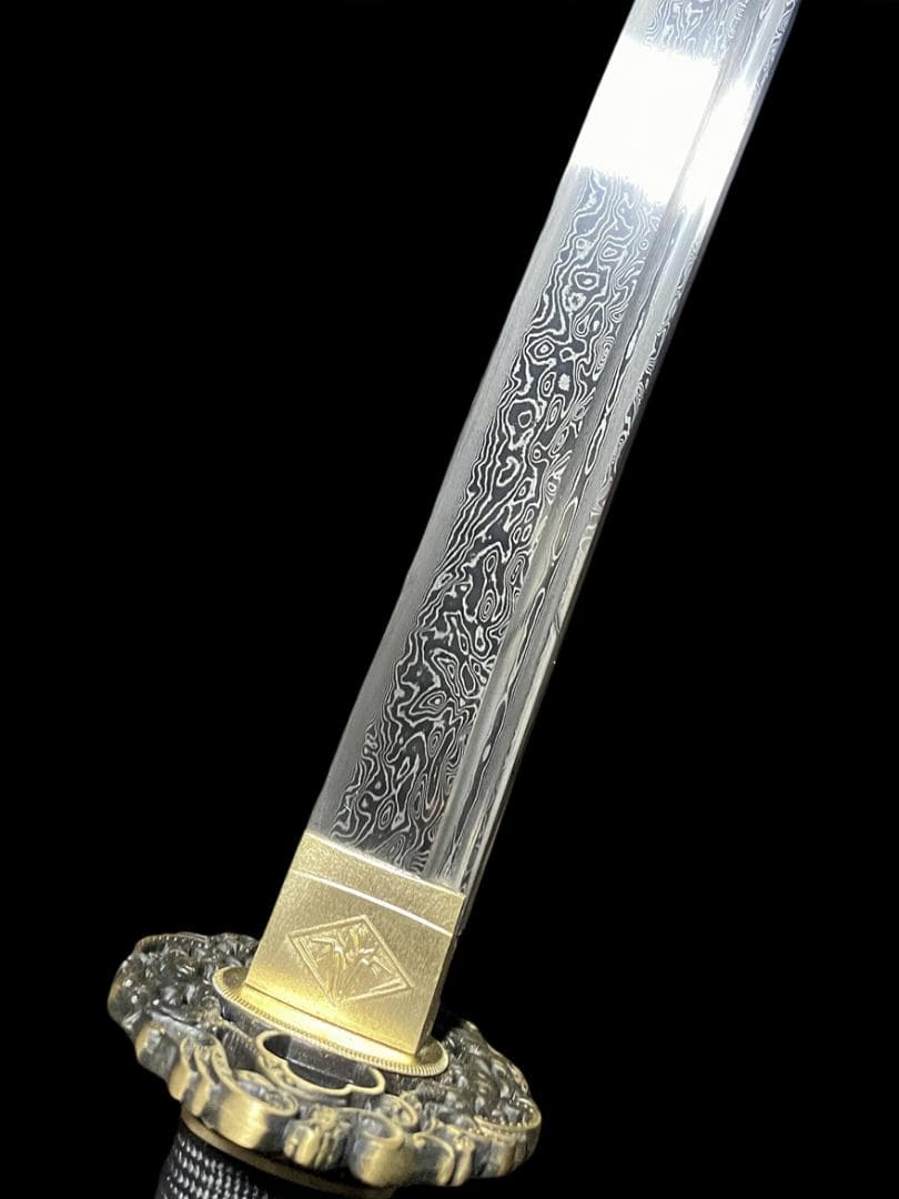 【武士の一竜魂】 日本刀 模造刀 居合刀 斬馬刀 龍泉剣 清剣 唐刀 漢剣