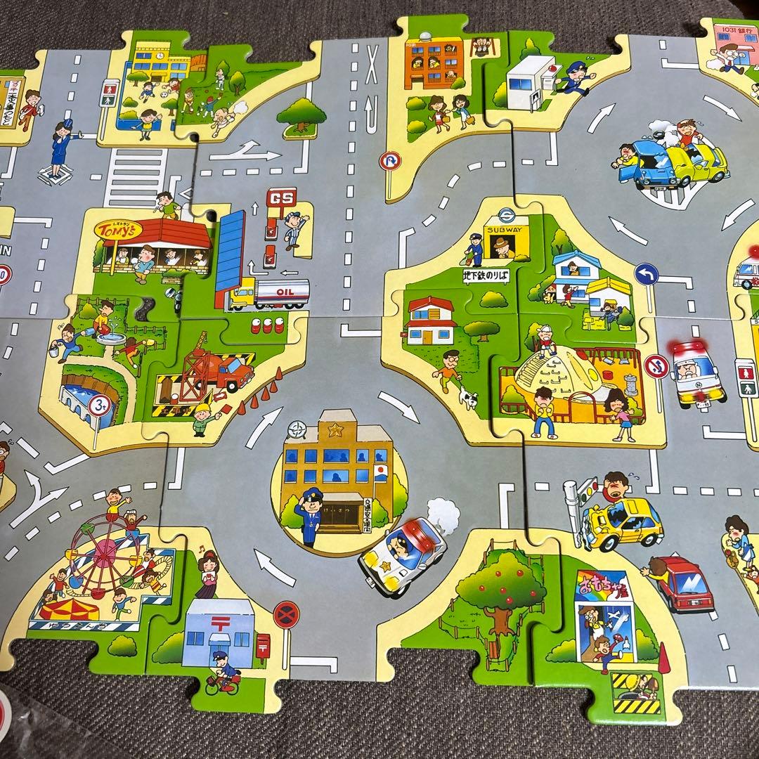 トミカ　ボードマップ急げ緊急車　キャラバン ハイルーフ パトロールカー 日本製