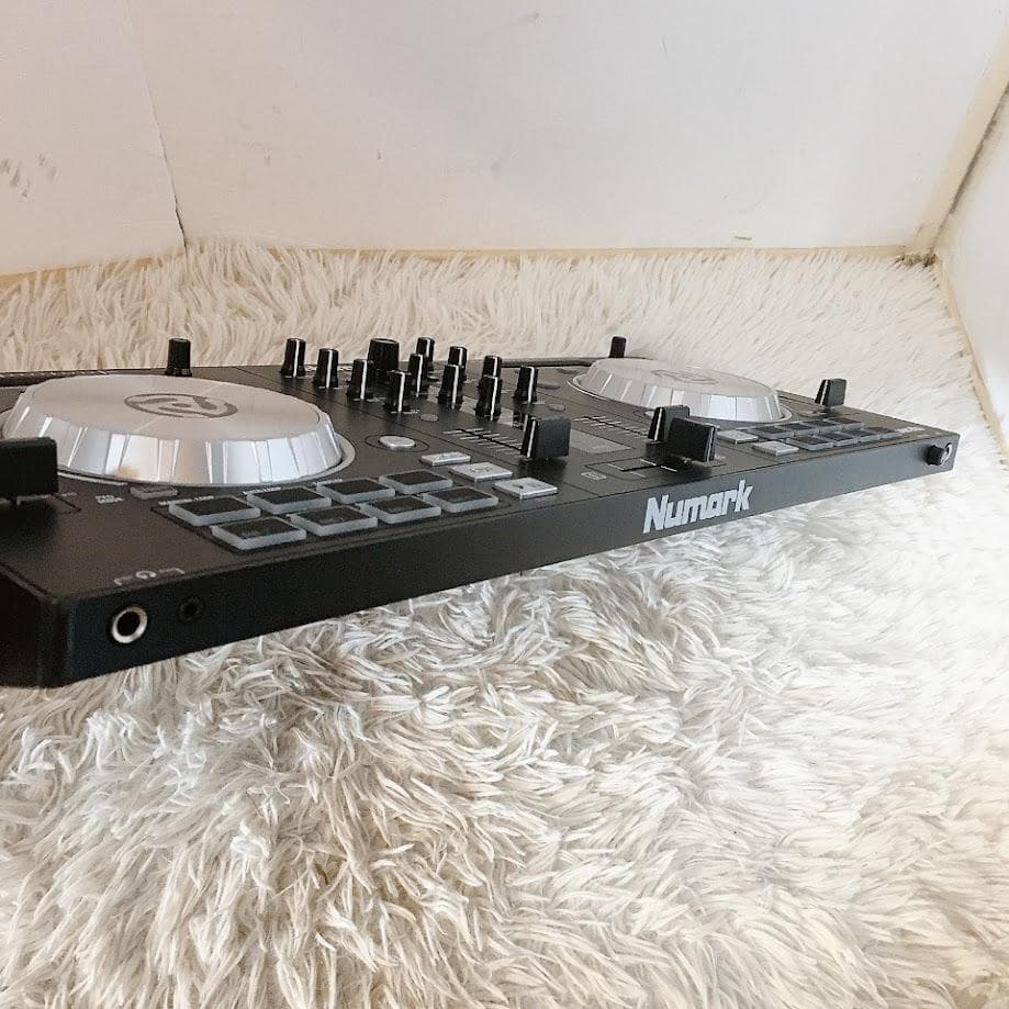 NUMARK MIXTRACK PRO 3 SERATO DJコントローラー - メルカリ