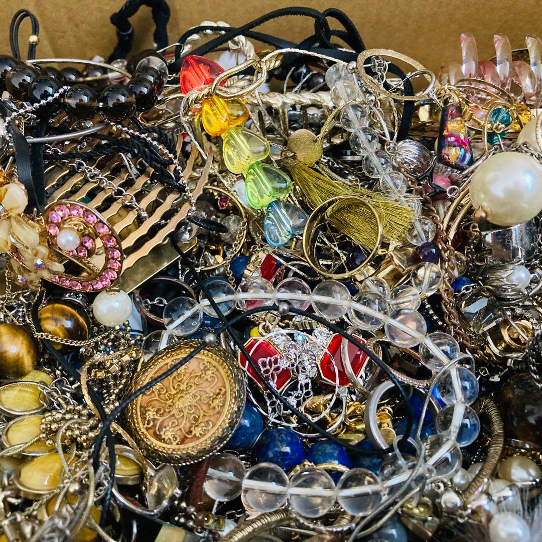 遺品整理品　k18刻印有り　アクセサリーまとめ売り　ジャンク　ネックレス　指輪