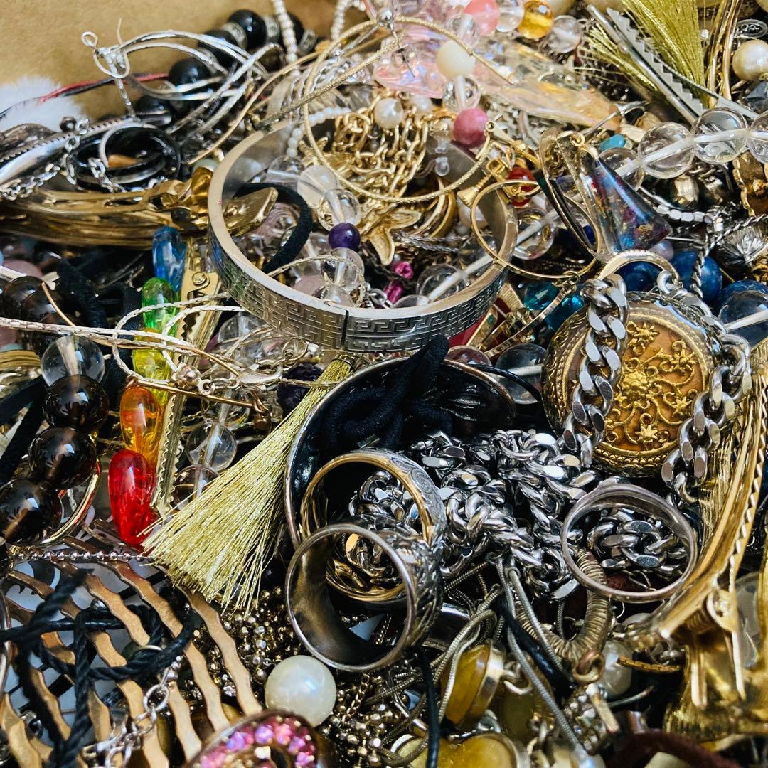 遺品整理品　k18刻印有り　アクセサリーまとめ売り　ジャンク　ネックレス　指輪