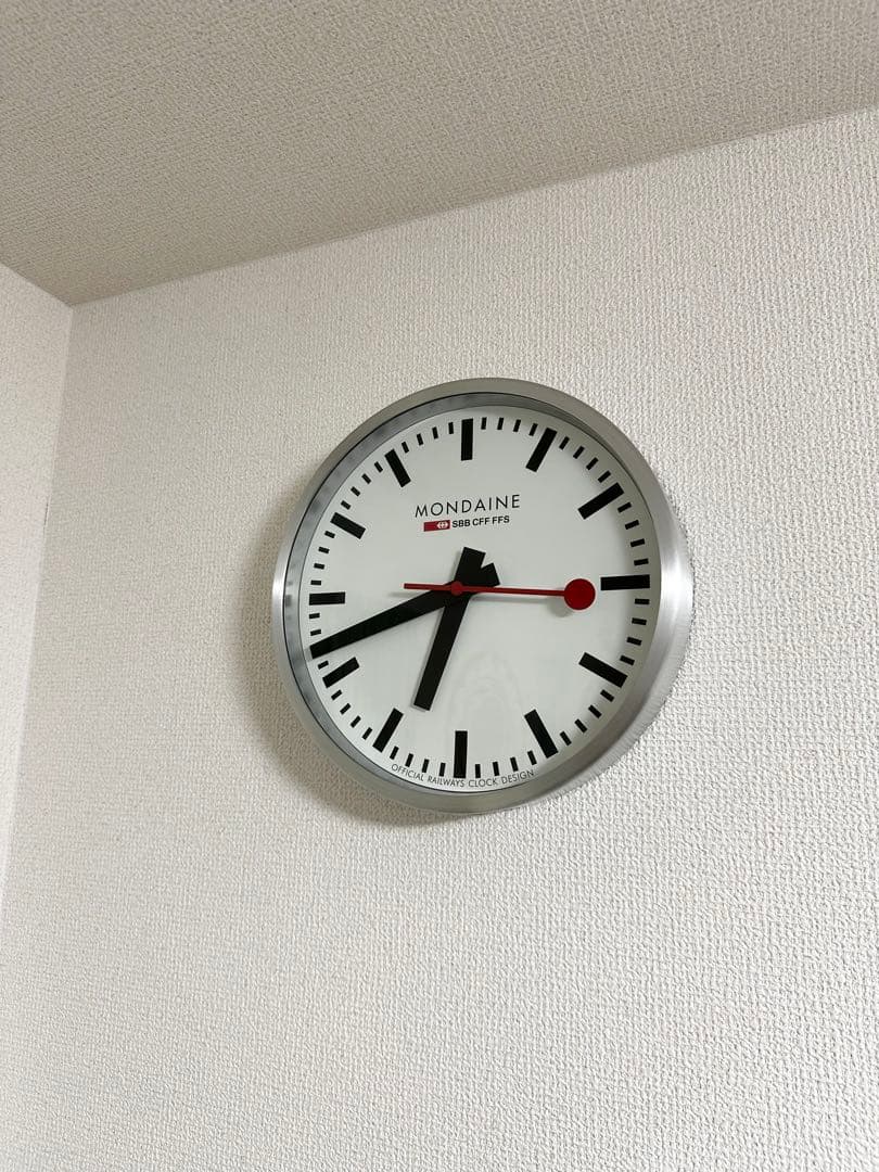 【稼動品】モンディーン　壁掛け時計　シルバー　直径25cm