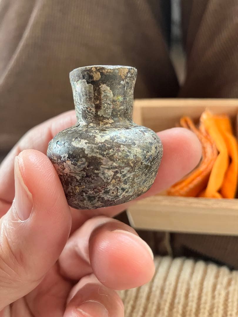 古代ローマン・グラス「銀化小壷」　サイズ高さ3.8cm 古代ローマン・グラス「銀化小壷」 サイズ高さ3.8cm - メルカリ