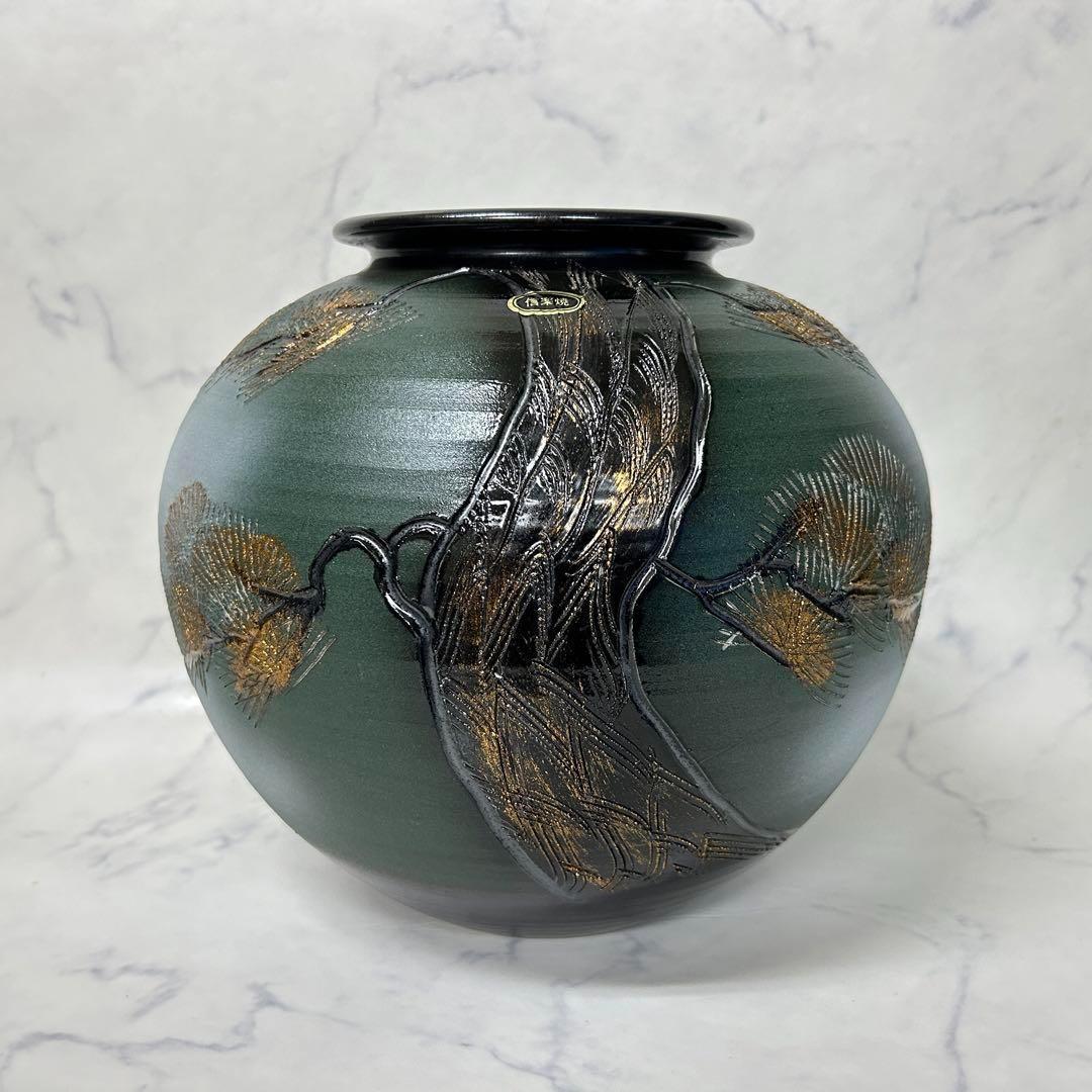 新品 信楽焼 三彩作 金彩松絵 彫刻 花瓶 壺 - メルカリ