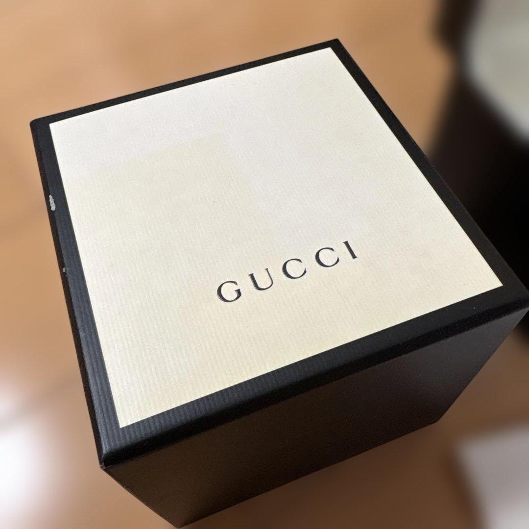 GUCCI 時計 ラバーベルト付き