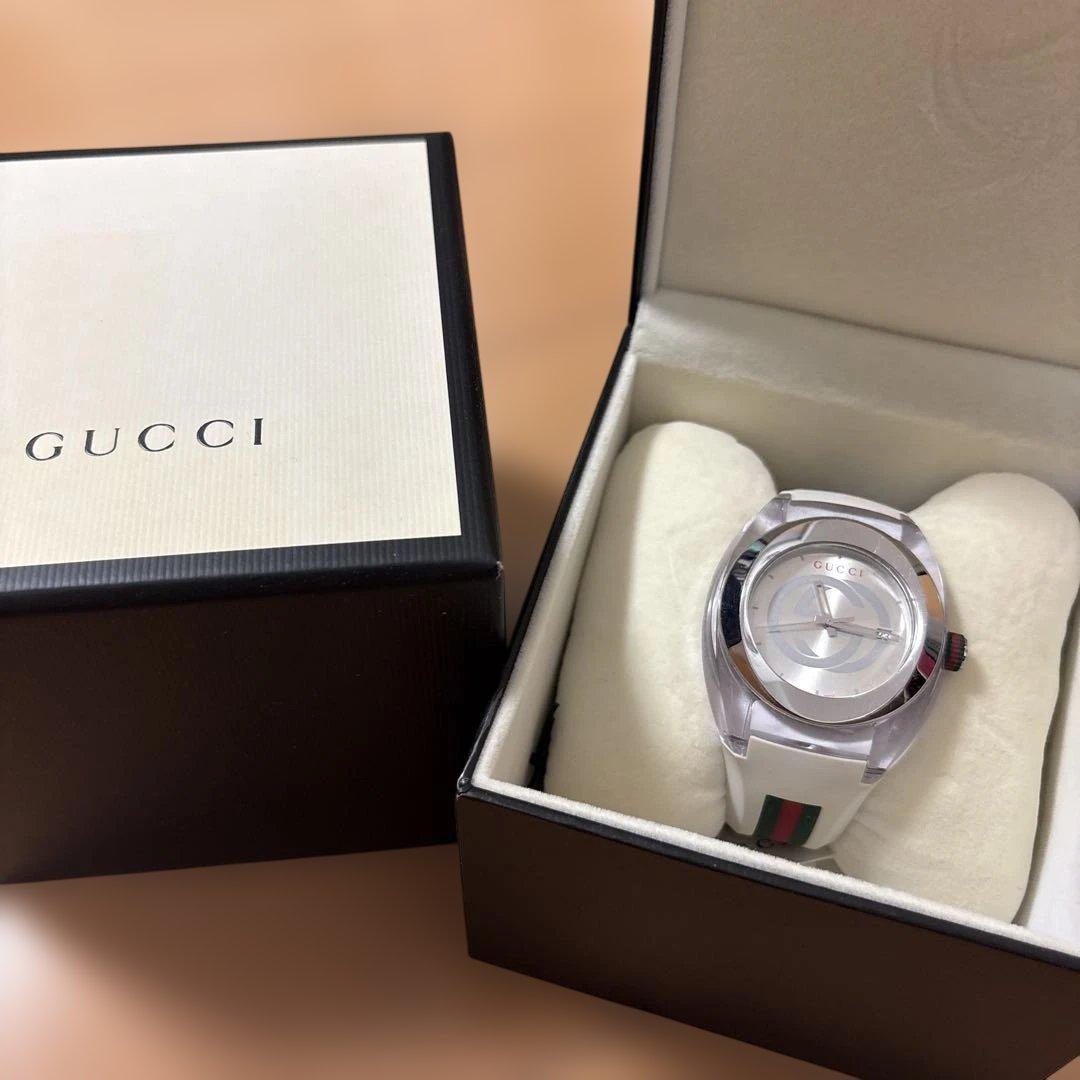 GUCCI 時計 ラバーベルト付き