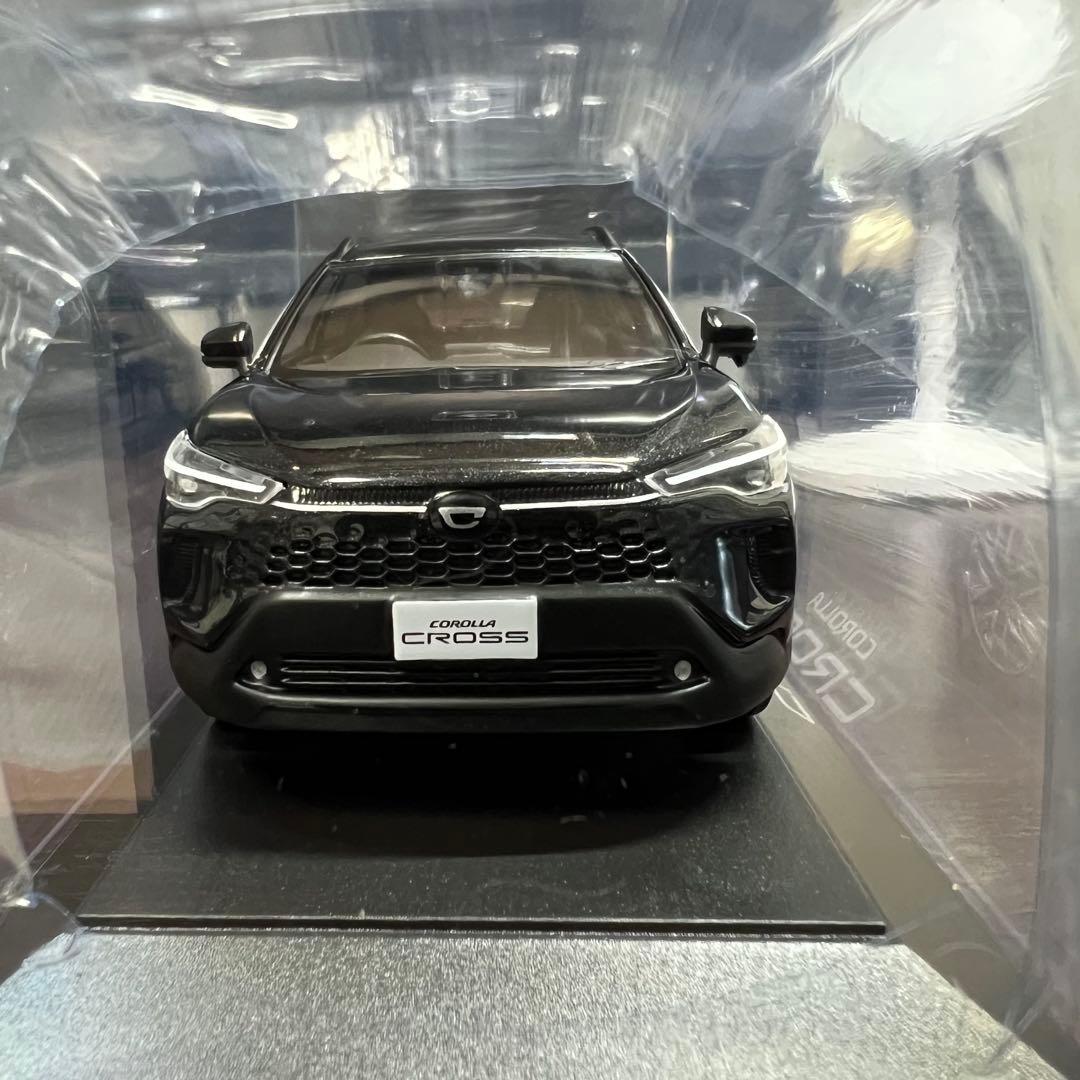 【新品・未開封】新型カローラクロス　ミニカー　カラーサンプル　ブラックマイカ