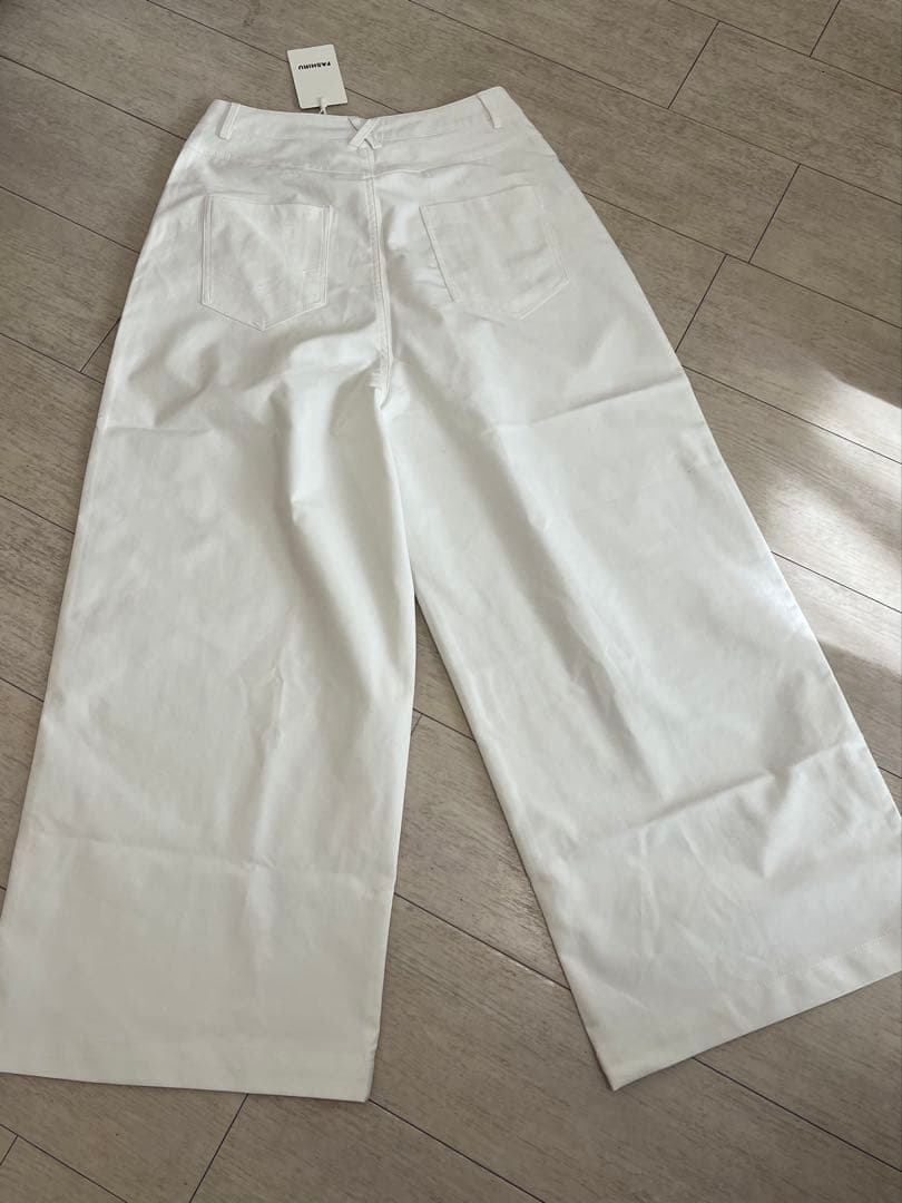 FASHIRU ホワイト ワイドチノスラックス新品未使用　タグ付　サイズＭ
