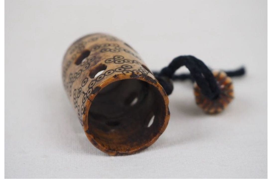 送料無料 江戸時代 提げ物 緒締め玉根付 検/根付印籠翡翠珊瑚琥珀印籠