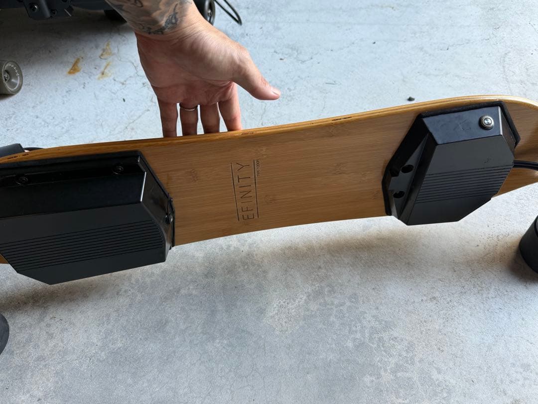 EFINITY 電動スケボー リモコン付き