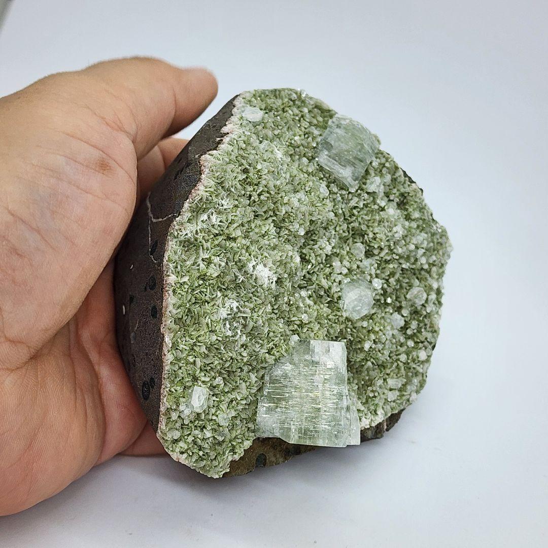 神秘の緑結晶 アポフィライト＆カルサイト原石 - 魂浄化の