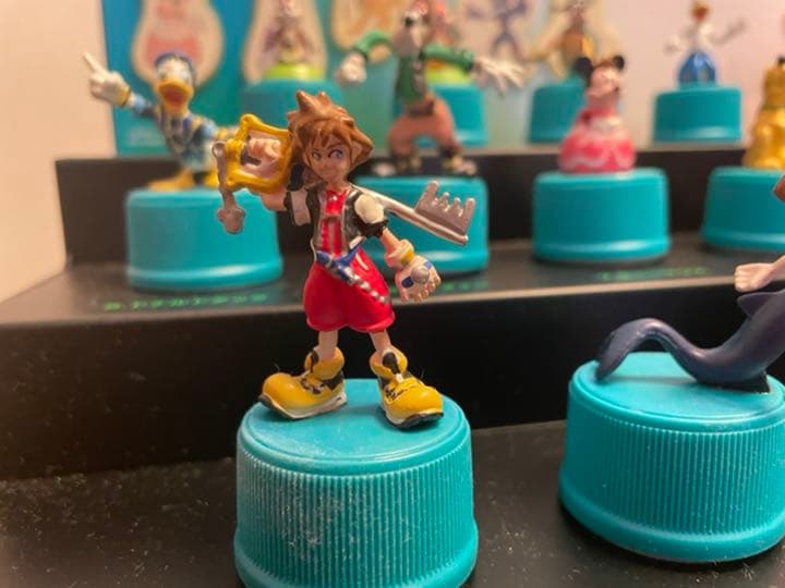 キングダムハーツ×アサヒ飲料 ボトルキャップ&キーチェーン - メルカリ