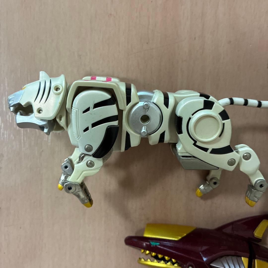 ガオレンジャー　DXガオタイガー　ガオレオン　ガオソーシャーク 尻尾無し