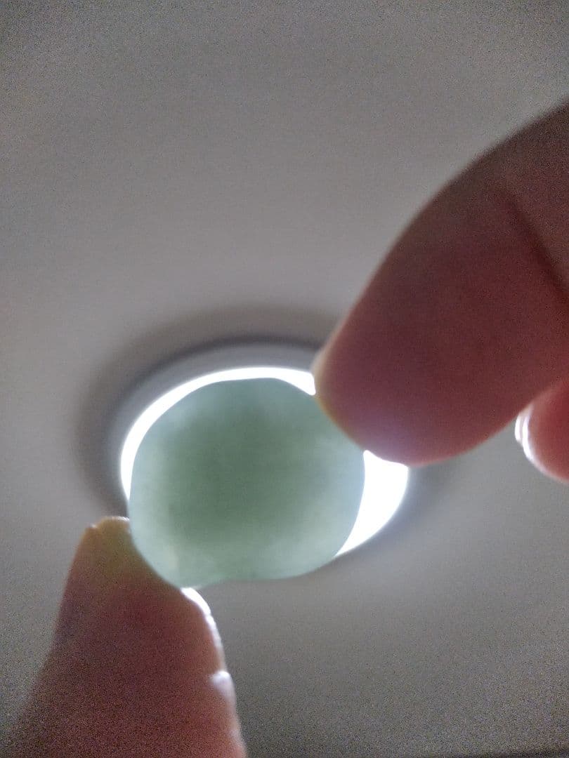 【ガラス質】 糸魚川翡翠 【透過性抜群】