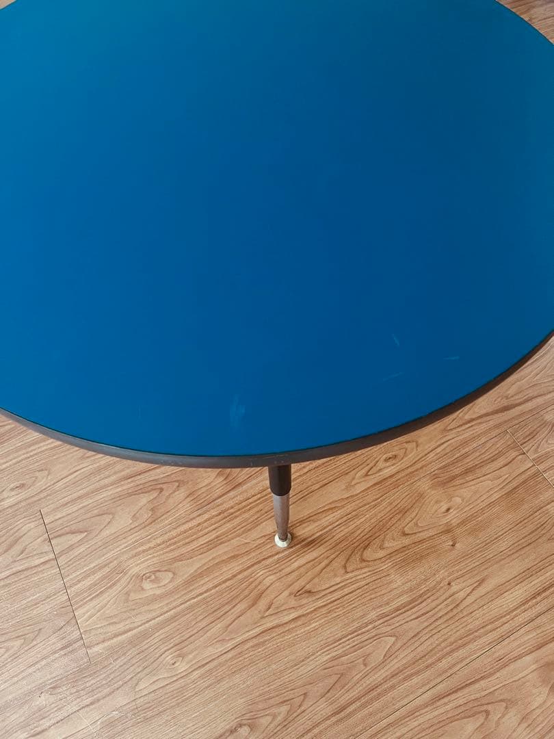 アメリカVIRCO(ヴァルコ)社のラウンドテーブル　ARTEK リノリウム　丸