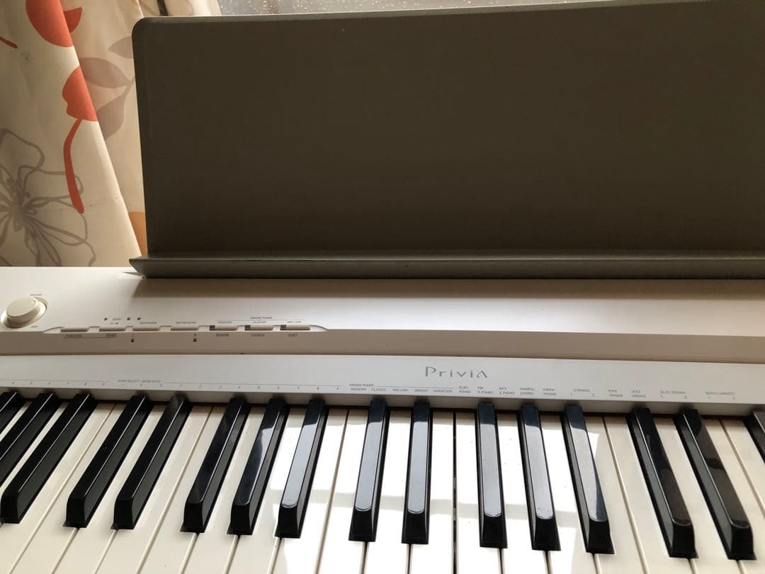 カシオ 電子ピアノ 美品！ CASIO PX-135WE ホワイト電子ピアノ 美品 引