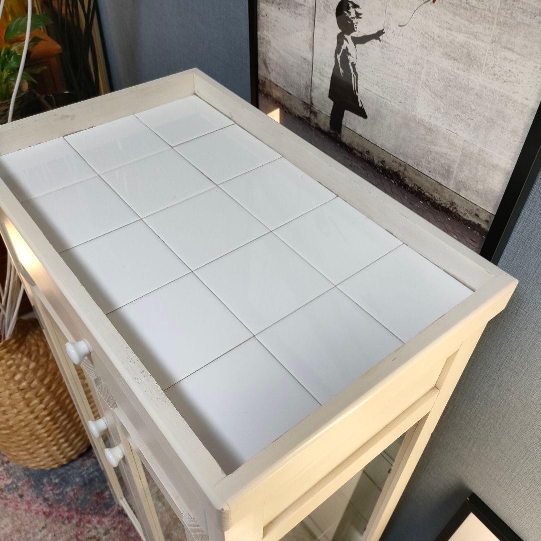 カントリーシャビー キュリオケース タイル天板 背面ミラー 引き出し