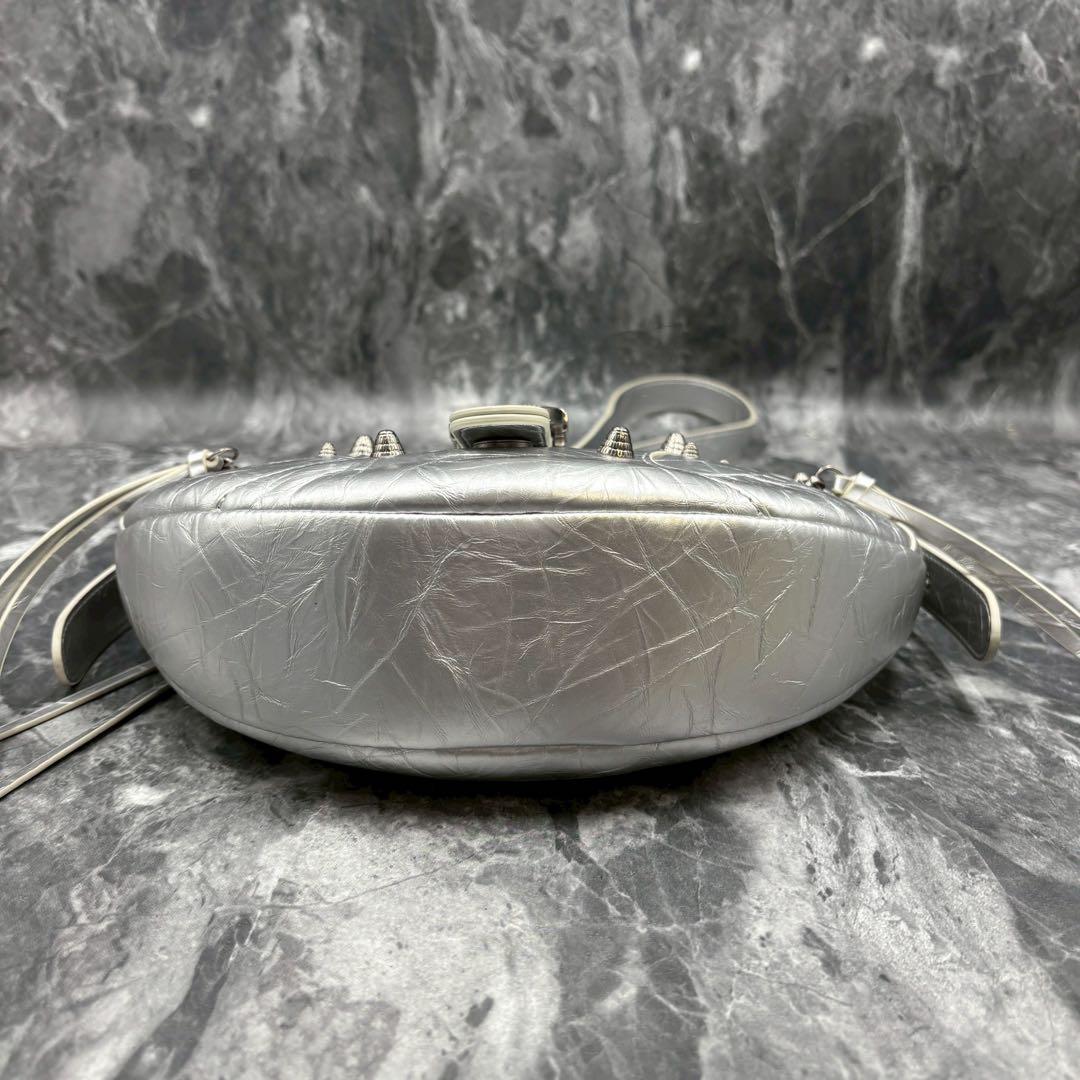 極美品■JW PEI ショルダーバッグ　レザー　シルバー　エンボス　レディース