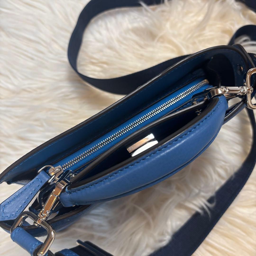 ルドルフ様　FENDI フェンディ ピーカブー スモール ブルー