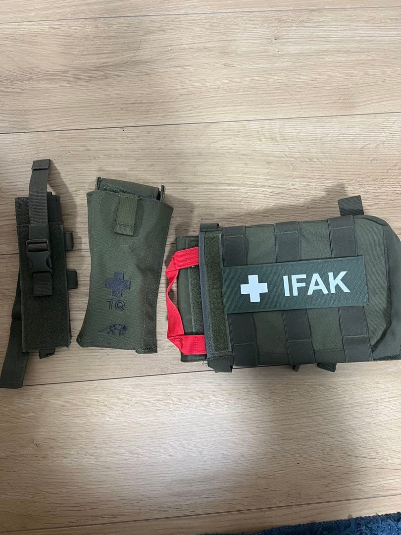 タスマニアンタイガー　メディカルポーチセット Amazon.co.jp: タスマニアンタイガー メディック ポーチ セット