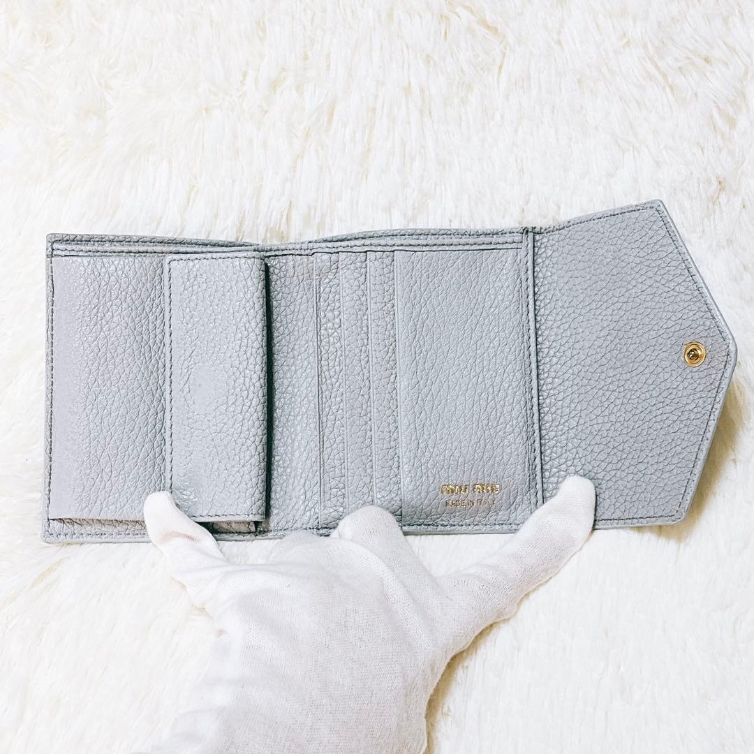 現行♡ミュウミュウ 三つ折り財布 ヴィッテロダイノレザー コーン