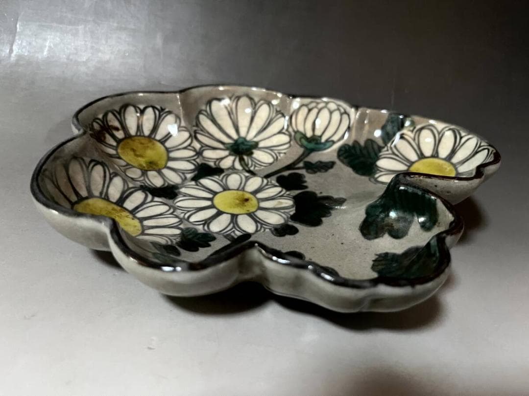 皿■乾山写白菊 四つ足皿 菊花模様 京焼 清水焼 陶磁器 時代物 骨董品■