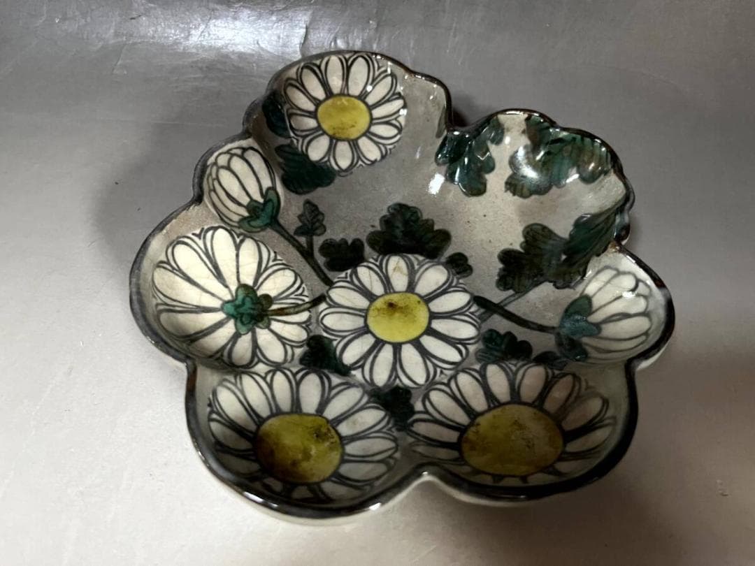 皿■乾山写白菊 四つ足皿 菊花模様 京焼 清水焼 陶磁器 時代物 骨董品■