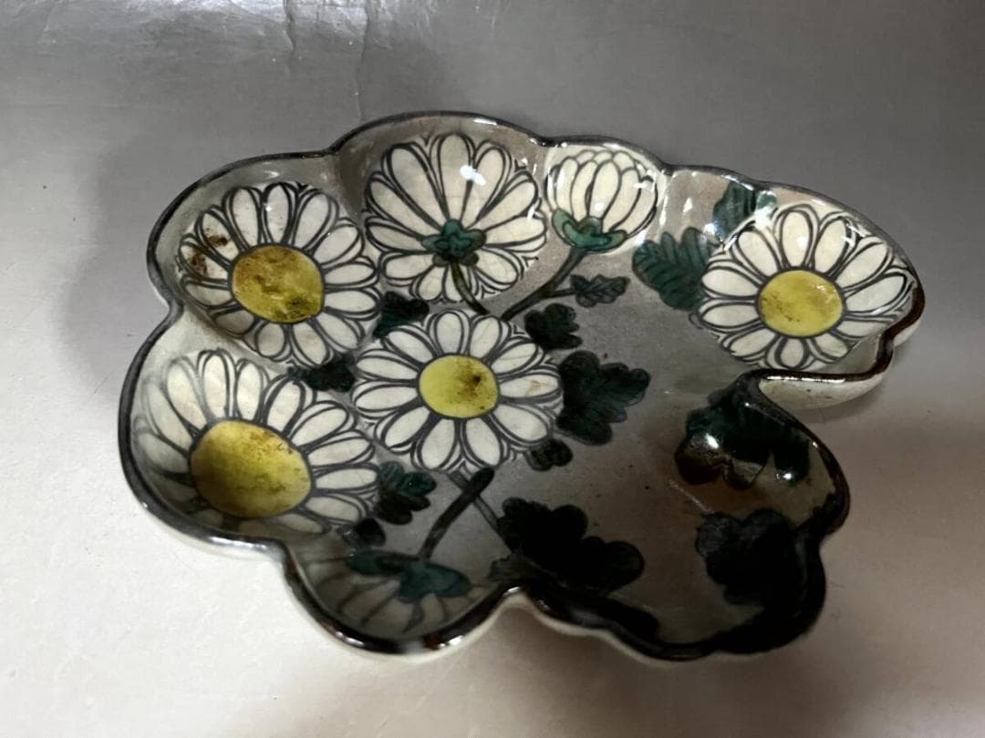 皿■乾山写白菊 四つ足皿 菊花模様 京焼 清水焼 陶磁器 時代物 骨董品■