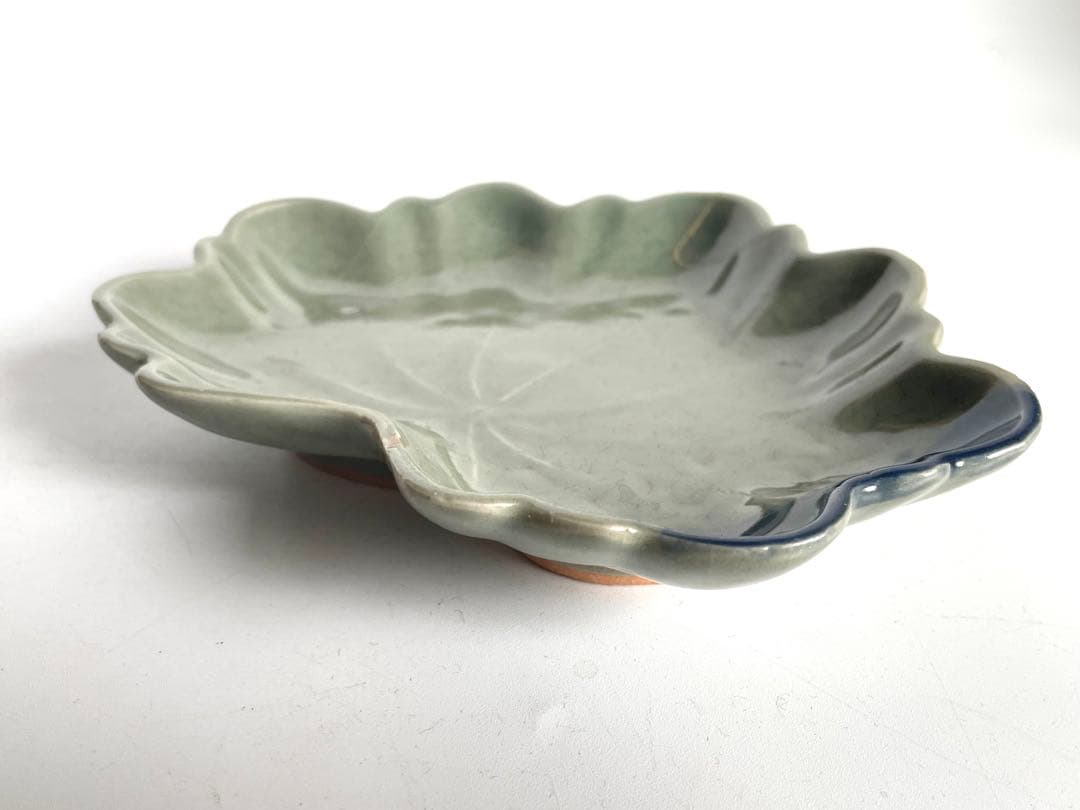 骨董 アンティーク 古九谷青磁 青磁瑠璃釉 葉文 葉形小皿 変形皿 向