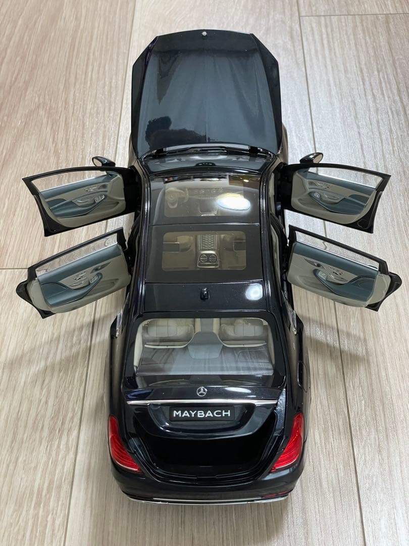 メルセデス マイバッハ S650 1/18 黒メタリック
