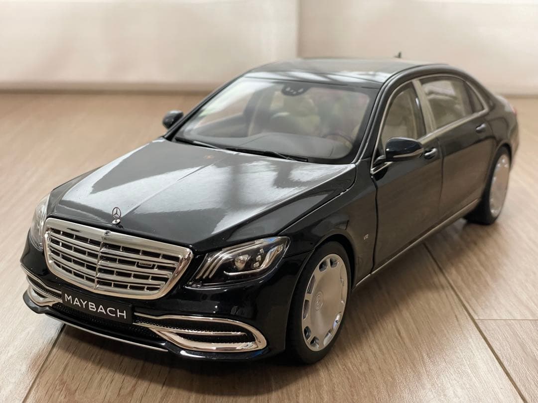 メルセデス マイバッハ S650 1/18 黒メタリック