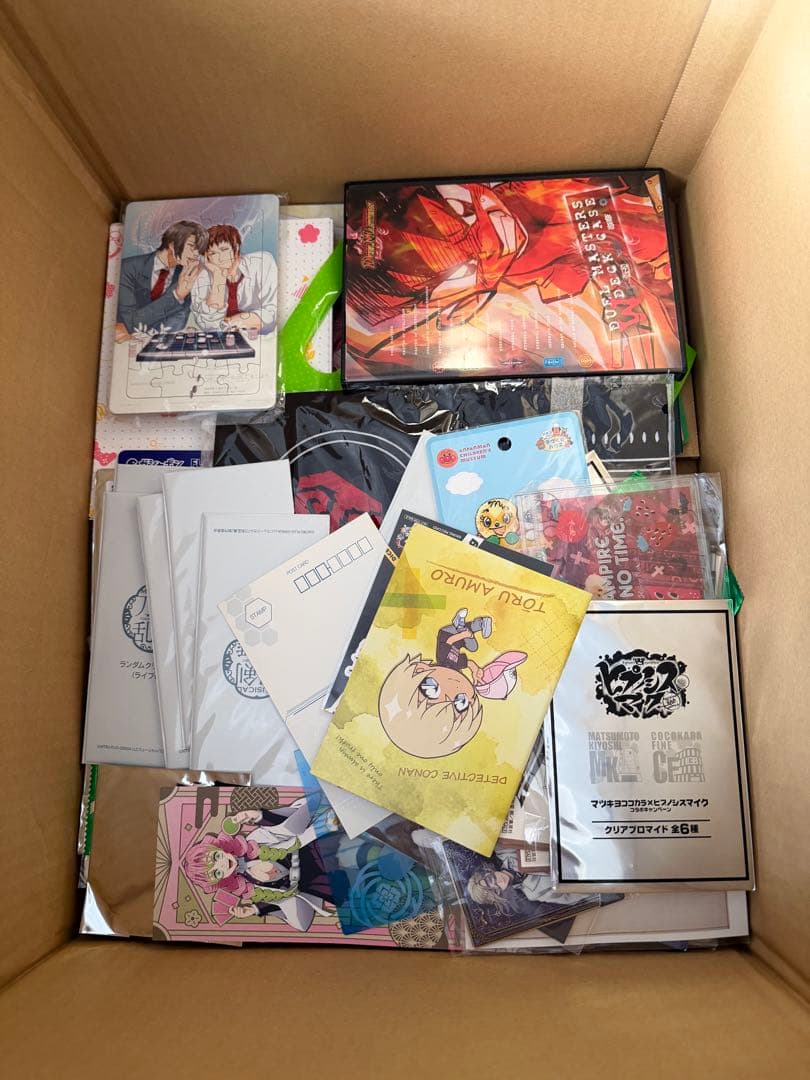 大量　アニメグッズ　まとめ売りセット　缶バッジ　キーホルダー