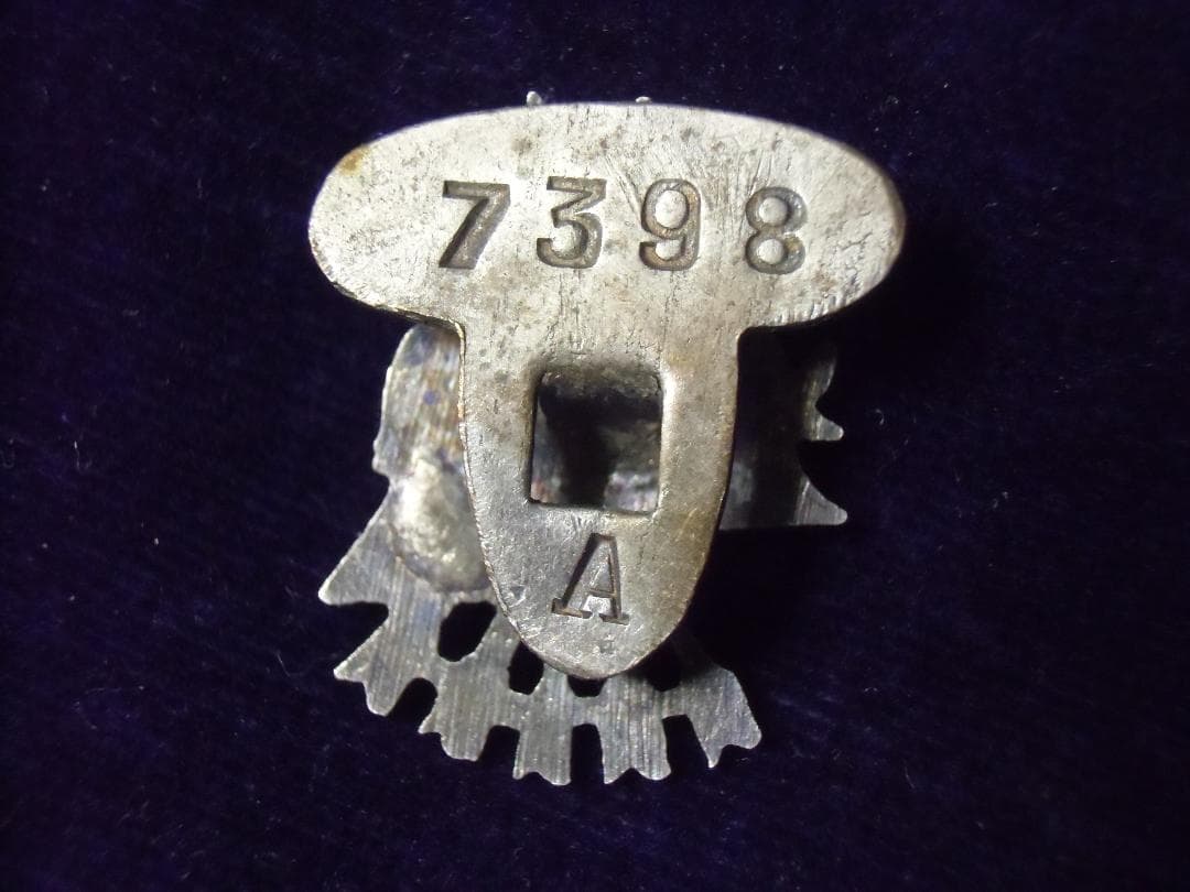 ＳＰスペイン軍＊勲章/徽章＊党員番号入りファランヘ党/青師団章（実物）