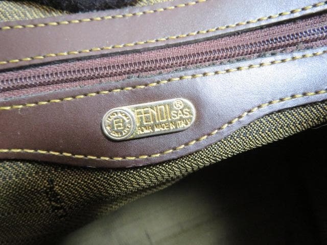 n*u様 6ee1484　FENDIフェンディ　ズッカ柄　セミショルダー