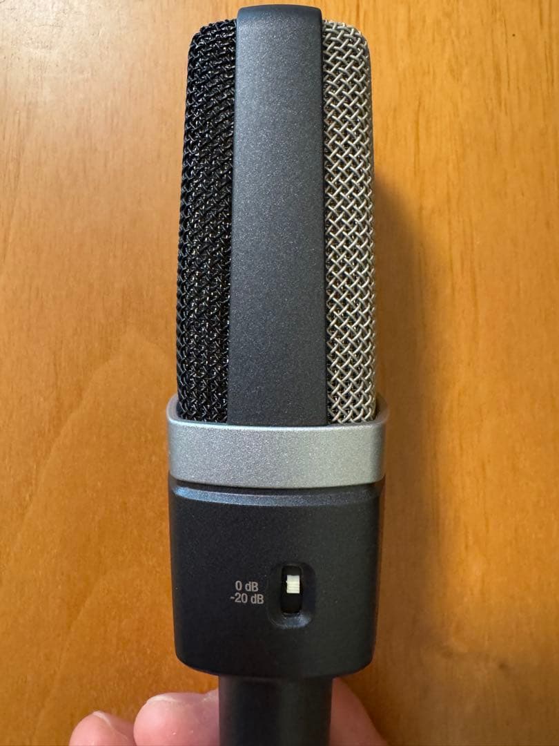 AKG C214 コンデンサーマイク／ケーブル、ポップガード付き